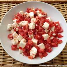 Przepis na Sałatka z serem feta i pomidorem