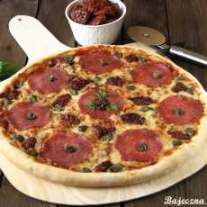 Przepis na Pizza z salami i suszonymi pomidorami