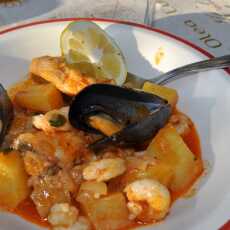 Przepis na Zupa z żabnicy i owoców morza z ziemniakami (zuppa do cozze e pescatrice con patate)