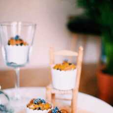 Przepis na Szybkie muffinki z jagodami i gorzką czekoladą 
