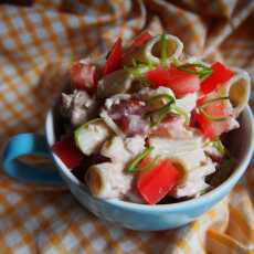 Przepis na Letnia sałatka z tuńczykiem i makaronem