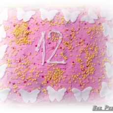 Przepis na Różowy tort bezglutenowy na 12 urodziny Tamarki (biszkopt kukurydziany, duża blacha)