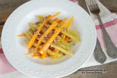 Przepis na Sałatka z fasolki szparagowej i młodej marchewki