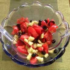 Przepis na Sałatka z pomidorów, ogórka zielonego i oliwek