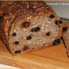 Przepis na Chleb pełnoziarnisty z porzeczkami w lipcowej piekarni