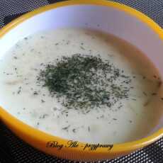Przepis na Błyskawiczna zupa serowa z mięsem mielonym i porem