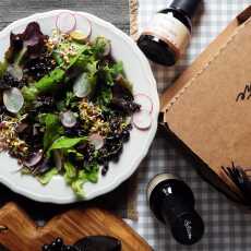 Przepis na Sałatka z czarną quinoą, rzodkiewką i najlepszą oliwą świata