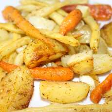 Przepis na Pieczone młode ziemniaki, fasolka szparagowa, patison, marchewka i papryka