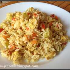 Przepis na Ryż curry z kurczakiem i warzywami.