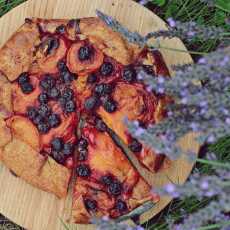 Przepis na Żytnia tarta bez spodu (galette) z morelami i borówkami - prosta i pyszna!