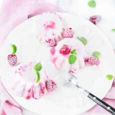 Przepis na Banalnie proste lody jogurtowo-malinowe (bez maszynki)