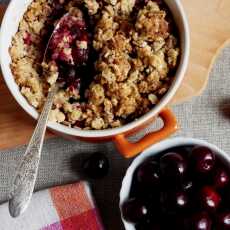 Przepis na Quinoa z wiśniami i tonką pod chrupiącą kruszonką