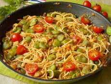 Przepis na Kukurydziane spaghetti w sosie pomidorowym z bobem