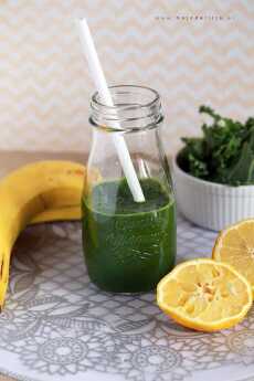 Przepis na Green Smoothie z jarmużem, bananem i sokiem z pomarańczy