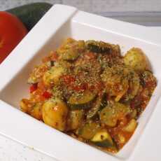 Przepis na Gnocchi zapiekane w sosie pomidorowym z cukinią