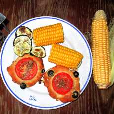 Przepis na Pieczone racuszki z pomidorem i oliwkami