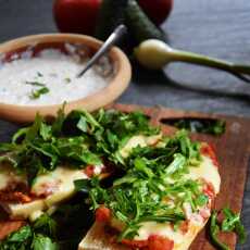 Przepis na Zapiekanka ze smażonymi pomidorami mozzarellą i ziołami