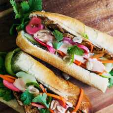 Przepis na Kanapki Bánh mì z tofu, piklami i majonezem sriracha