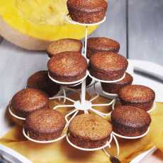 Przepis na Dyniowe muffiny bez cukru z mąki orkiszowej i kokosa.