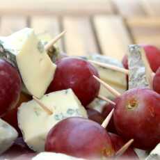 Przepis na Szaszłyki z winogrona i sera pleśniowego