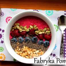 Przepis na Koktajlowa miseczka malina-borówka (smoothie bowl)