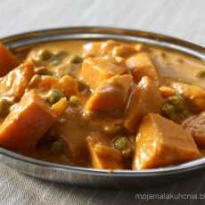 Przepis na Curry ze słodkich ziemniaków i zielonego groszku