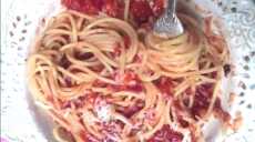 Przepis na Klasyczne spaghetti z pomidorami – video