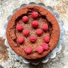 Przepis na Ciasto czekoladowo migdałowe z malinami (bezglutenowe)