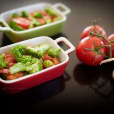 Przepis na Zapiekanka z brokułem, kurczakiem i pomidorami