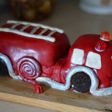 Przepis na Strażackie przyjęcie urodzinowe: tort à la wóz strażacki