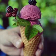 Przepis na Lody jeżynowe z mascarpone i białą czekoladą 