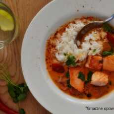 Przepis na Łosoś w curry z czerwoną papryką i szpinakiem 