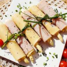 Przepis na Roladki ze szparagami marynowanymi - z sera i szynki