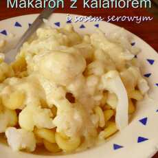Przepis na Makaron z kalafiorem i sosem serowym