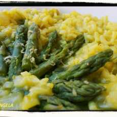 Przepis na Risotto ze szparagami i szafranem - Asparagus And Saffron Risotto - Risotto agli asparagi e zafferano