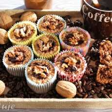 Przepis na Babeczki czekoladowo-kawowe z ziaren ekspandowanych z orzechami i czekoladą (bez mąki i tłuszczu)