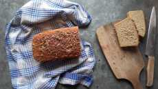 Przepis na Chleb pełnoziarnisty, ziarnem posypany