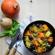 Przepis na Zdrowy lunch: kasza gryczana z dynią i zielonymi warzywami