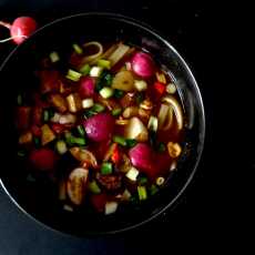Przepis na Aromatyczna zupa z rzodkiewkami i makaronem ryżowym