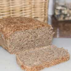 Przepis na Razowy chleb z siemieniem lnianym, pestkami słonecznika, płatkami owsianymi i nasionami chia