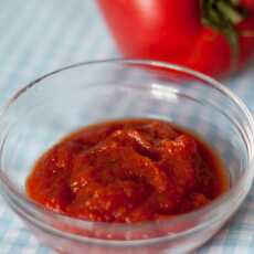 Przepis na Ketchup pomidorowy z cukinią i octem winnym
