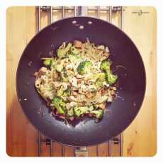 Przepis na Tofu z brokułami i orzechami nerkowca z woka (vegan, gluten free)