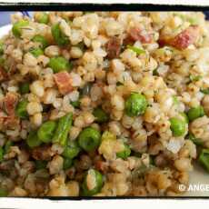 Przepis na Kasza gryczana z zielonym groszkiem na boczku - Roasted buckwheat groats with green peas and bacon - Grano saraceno con piselli e pancetta