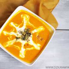 Przepis na Zupa z dyni z pomarańczą i jogurtem.
