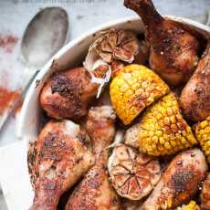 Przepis na Kukurydza & kurczak. Podudzia z kurczaka pieczone z czosnkiem i kolbą kukurydzy. (Chicken & corn. Roasted chicken legs with garlic and corncobs) 