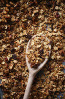 Przepis na Orzechowa granola z syropem klonowym