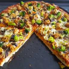 Przepis na Pizza z kurczakiem i brokułami 
