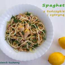 Przepis na Ekspresowe spaghetti z tuńczykiem i cytryną. Łatwe danie z makaronu.