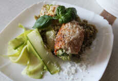 Przepis na Zielone roladki z kurczaka z komosą ryżową i domowym pesto