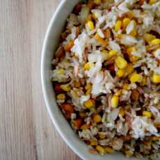 Przepis na Sałatka z ryżem, tuńczykiem i orzechami nerkowca